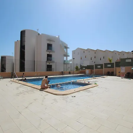 Apartment Con Piscina Leandros