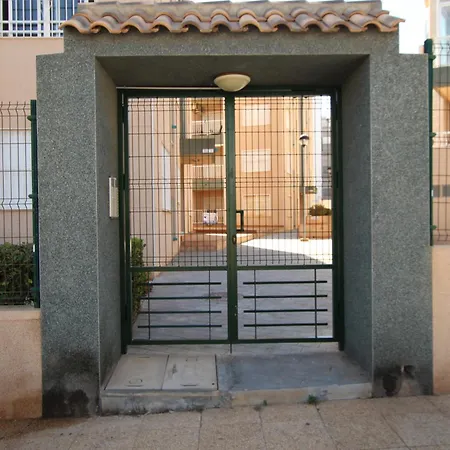 Con Piscina Leandros La Mata (Torrevieja)